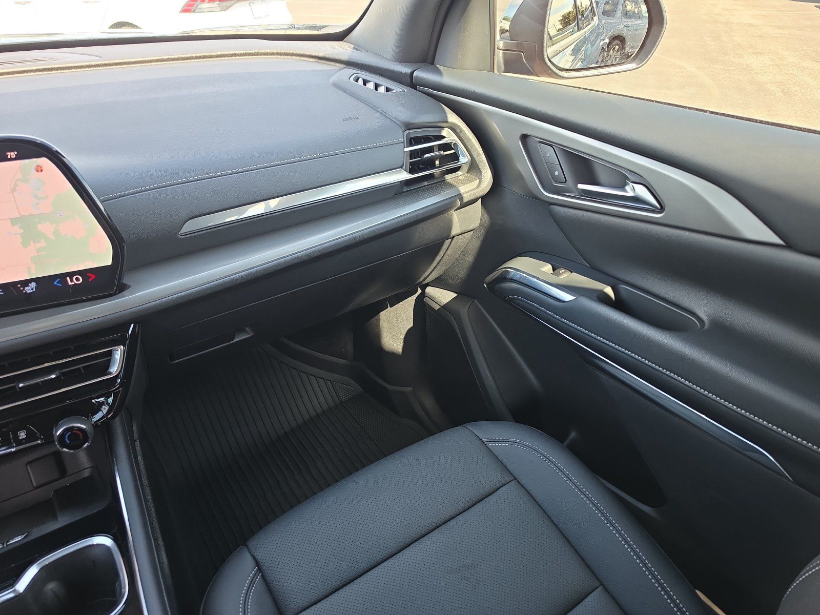 Used 2026 Chevrolet Traverse LT w/ Driver Confidence Package FWD image 11