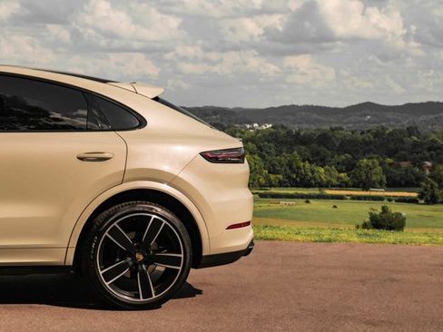 Used 2022 Porsche Cayenne Coupe AWD/4WD image 17