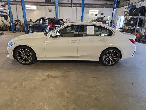 Used 2021 BMW 330i Sedan w/ Convenience Package RWD image 2