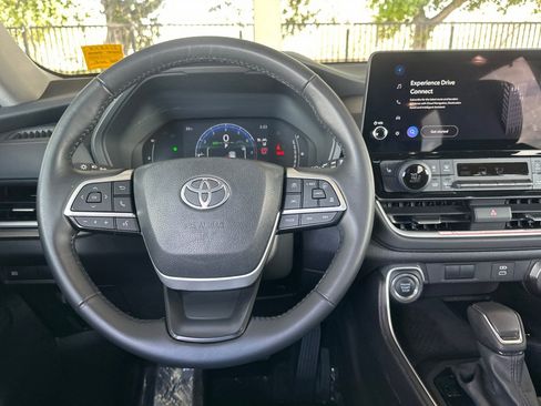 Certified 2025 Toyota Grand Highlander FWD image 18