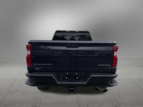 Used 2024 Chevrolet Silverado 2500 Custom w/ Custom Value Package image 8