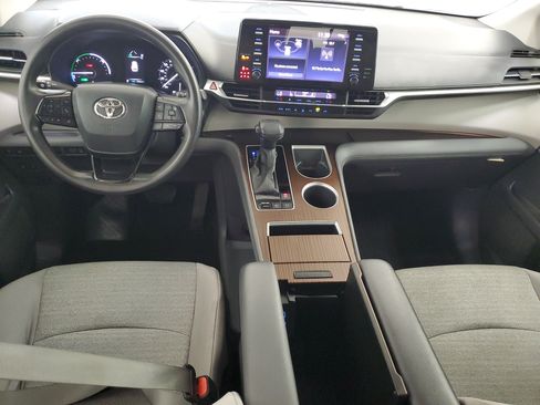 Certified 2023 Toyota Sienna LE FWD image 16