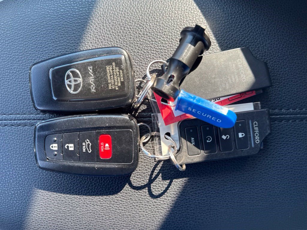 Used 2019 Toyota RAV4 XLE Premium w/ Cold Weather Package AWD/4WD image 4