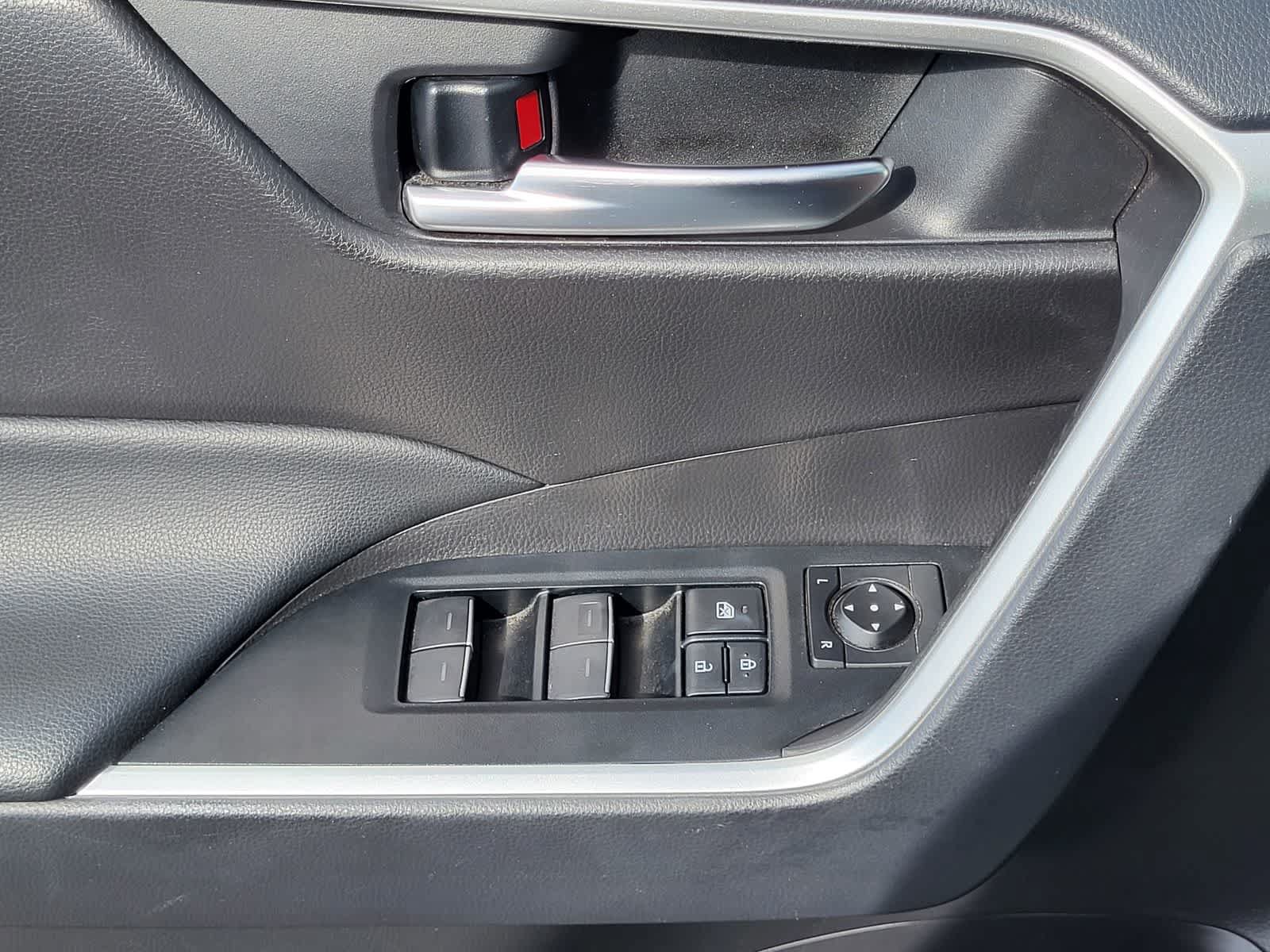 Used 2025 Toyota RAV4 XLE AWD/4WD image 13