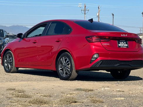 Used 2023 Kia Forte LXS w/ LXS Technology Package FWD image 7
