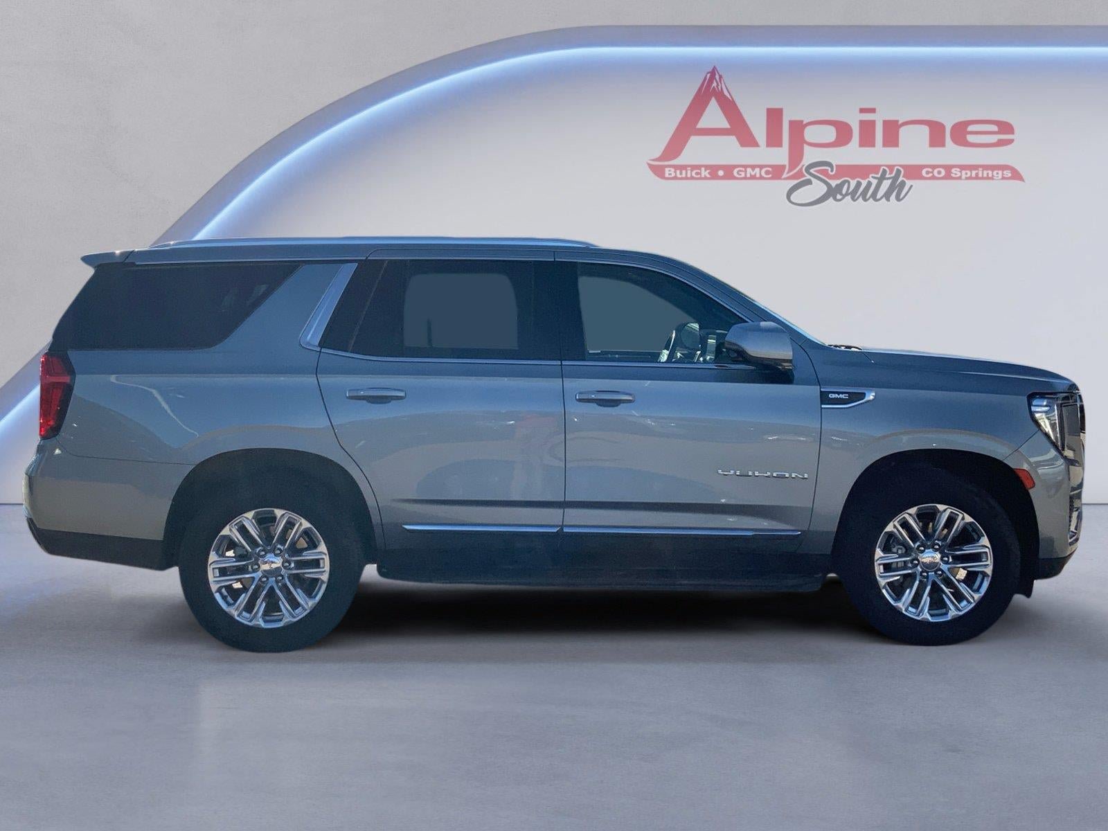 Certified 2023 GMC Yukon SLT w/ SLT Luxury Package AWD/4WD image 6