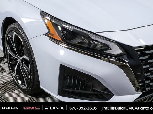 Used 2023 Nissan Altima 2.5 SR w/ SR Premium Package image 37