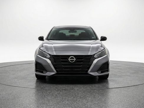 Used 2025 Nissan Altima 2.5 SV image 2