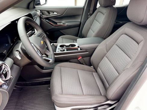 Certified 2026 Chevrolet Equinox LT w/ LPO, Floor Liner Package FWD image 5