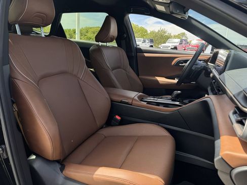 Used 2025 Toyota Crown Signia image 27