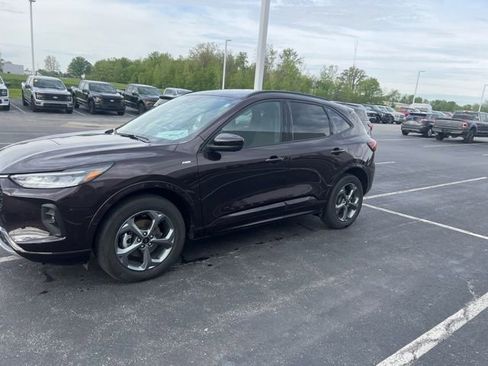 Used 2023 Ford Escape ST-Line Select w/ Tech Pack #2 AWD/4WD image 2