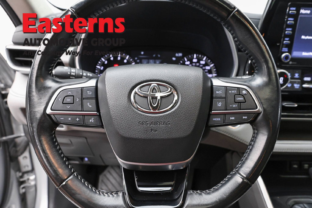 Used 2021 Toyota Highlander XLE FWD image 12