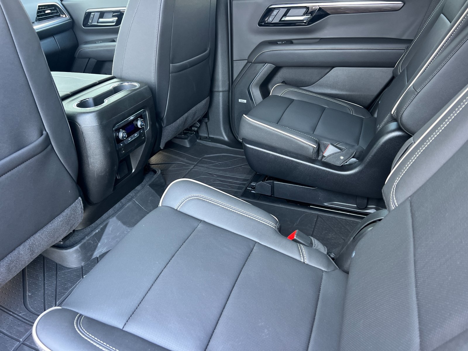 Used 2025 Chevrolet Tahoe Premier w/ Sun And Tow Package AWD/4WD image 12