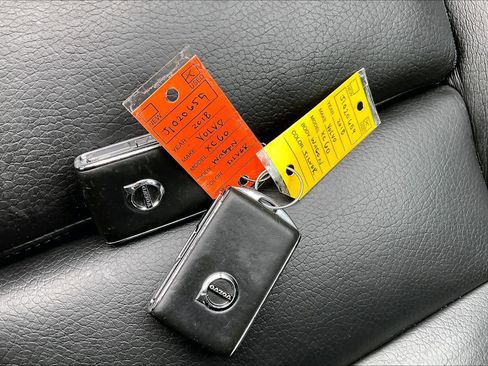 Used 2018 Volvo XC60 T5 Inscription w/ Convenience Package image 15