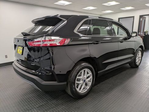 Used 2022 Ford Edge SEL w/ Convenience Package image 4