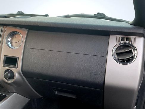 Used 2017 Ford Expedition XLT image 17