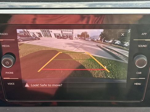 New 2026 Volkswagen Taos SE FWD image 18