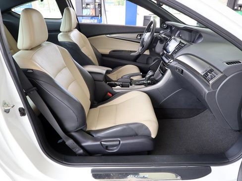 Used 2016 Honda Accord Touring image 19