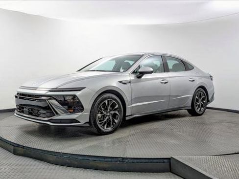 Used 2024 Hyundai Sonata SEL FWD image 2