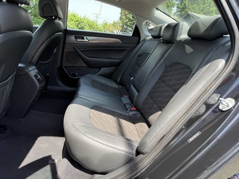 Used 2016 Hyundai Sonata Sport w/ Option Group 03 FWD image 11