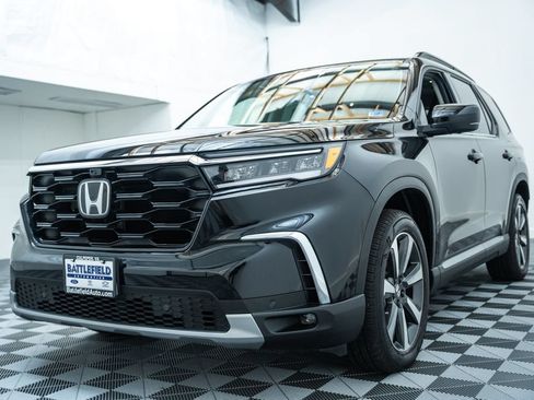 Used 2025 Honda Pilot Elite image 3