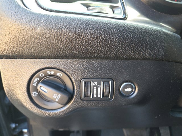 Used 2022 Dodge Challenger GT RWD image 11
