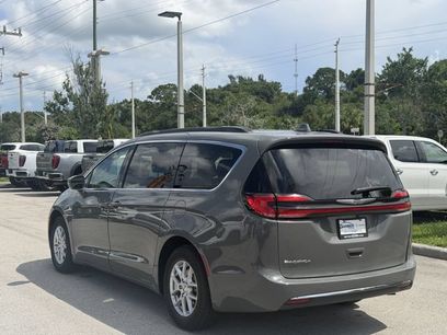 Used 2022 Chrysler Pacifica Touring-L