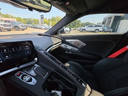 Used 2024 Chevrolet Corvette Stingray Premium Conv w/ Z51 Performance Package RWD image 26