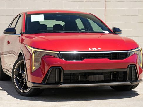 Used 2025 Kia K4 GT-Line FWD image 2