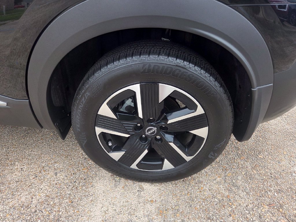 Used 2025 Nissan Kicks SR w/ Illumination Package AWD/4WD image 25
