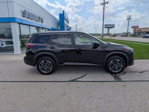 Used 2025 Nissan Rogue SV w/ SV Premium Package AWD/4WD image 2