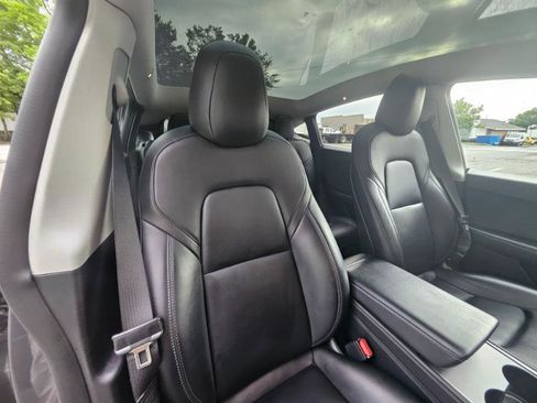 Used 2022 Tesla Model Y Long Range AWD/4WD image 55