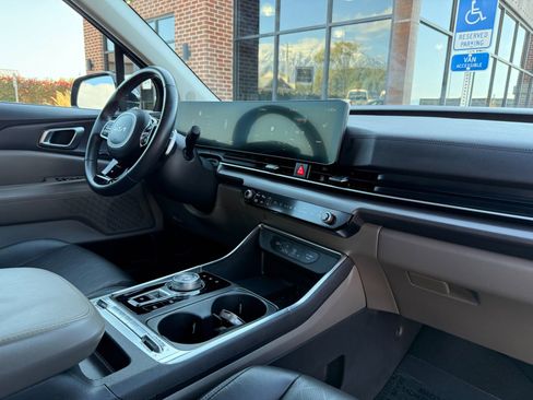 Used 2025 Kia Carnival SX image 15