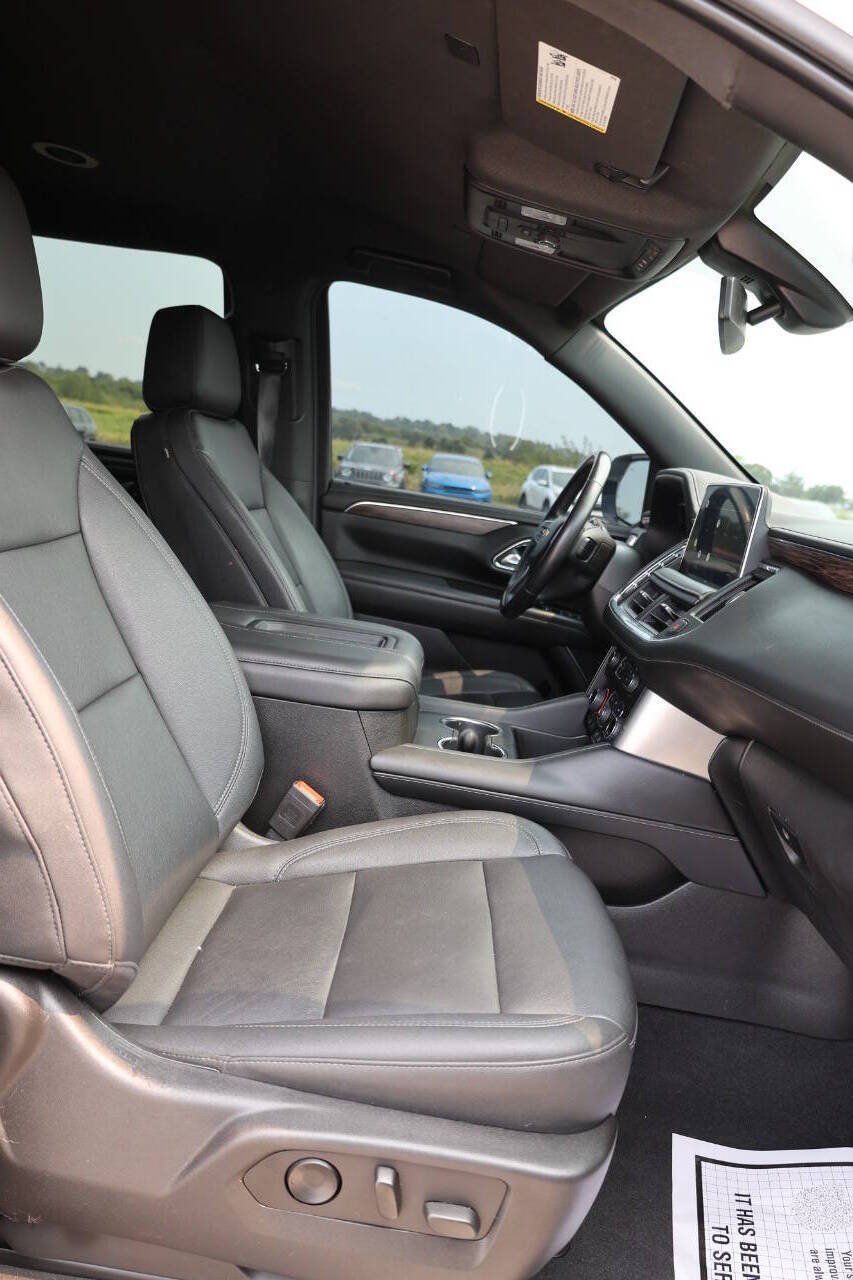 Used 2022 Chevrolet Tahoe Z71 w/ Luxury Package AWD/4WD image 15