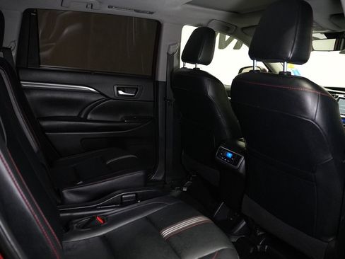Used 2019 Toyota Highlander SE AWD/4WD image 23