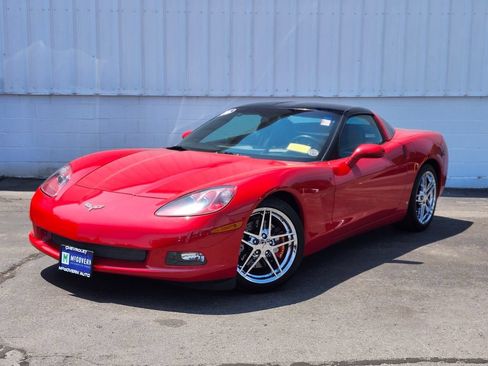 Used 2005 Chevrolet Corvette Coupe w/ Preferred Equipment Group RWD image 1