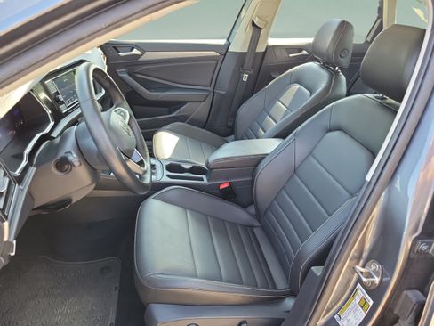 Used 2022 Volkswagen Jetta SE FWD image 9