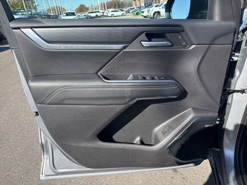 Used 2025 GMC Acadia Elevation FWD image 27
