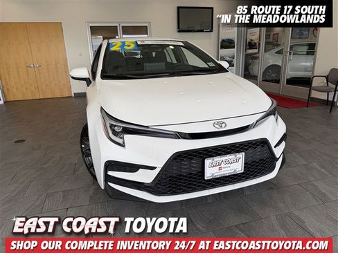 Certified 2025 Toyota Corolla SE FWD image 1