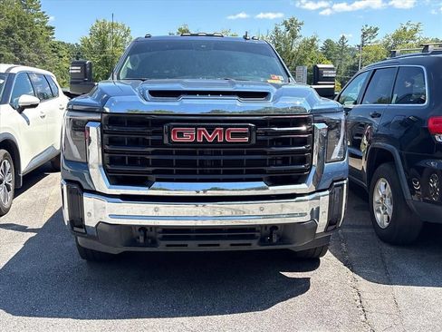 Used 2025 GMC Sierra 2500 Pro w/ 1SA Pro Safety Plus Package AWD/4WD image 2