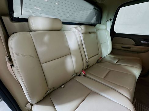 Used 2011 Chevrolet Avalanche LTZ image 28