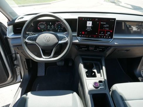 Certified 2025 Volkswagen Tiguan SE AWD/4WD image 21