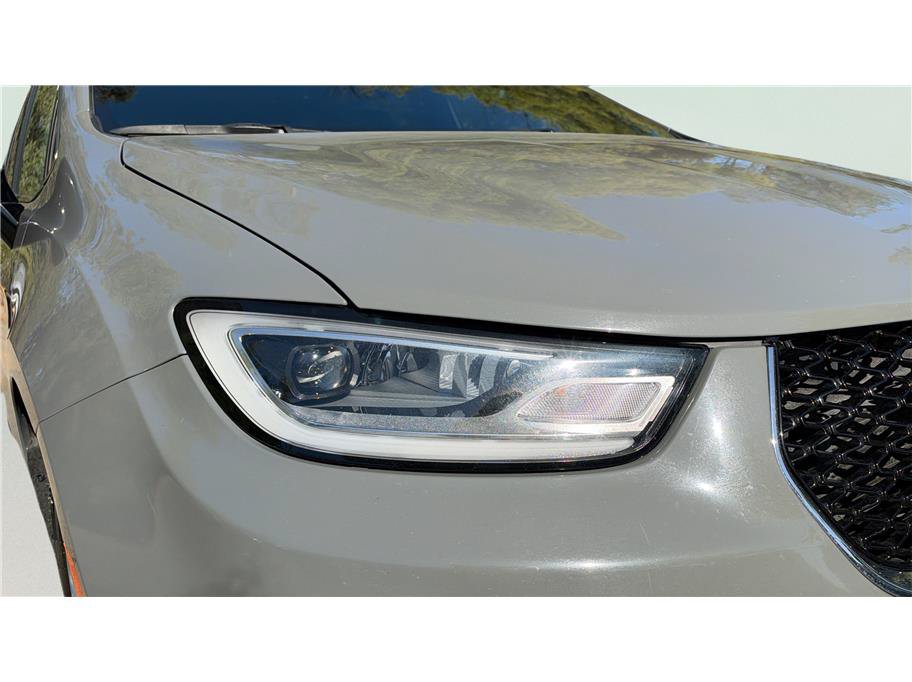 Used 2025 Chrysler Pacifica Select FWD image 9