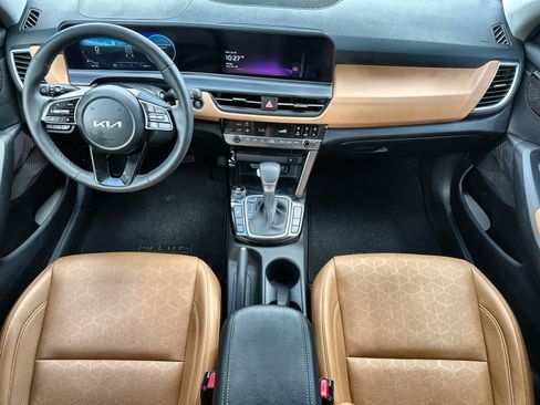 Used 2024 Kia Seltos EX FWD image 20