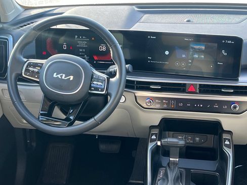 Used 2025 Kia Sorento S FWD image 19