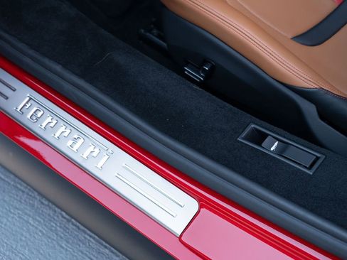 Used 2024 Ferrari SF90 Spider image 33