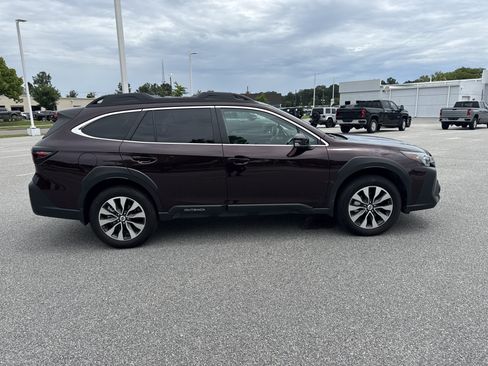 Used 2025 Subaru Outback Limited AWD/4WD image 10