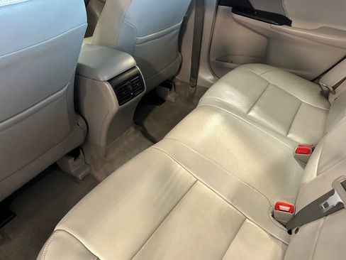 Used 2017 Toyota Camry XLE w/ Moonroof Package FWD image 5
