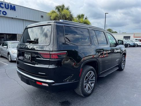 Used 2024 Jeep Wagoneer Series II w/ Flexible Seating Group AWD/4WD image 8