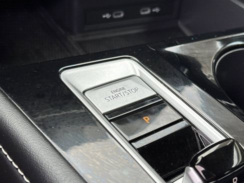 Used 2024 Volkswagen Atlas SE image 34